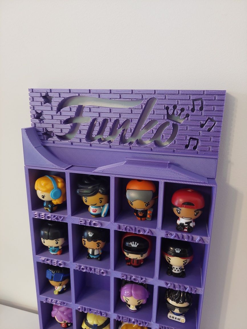 Półka na figurki Funko Pop Street Style i Music z  Kinder Joy