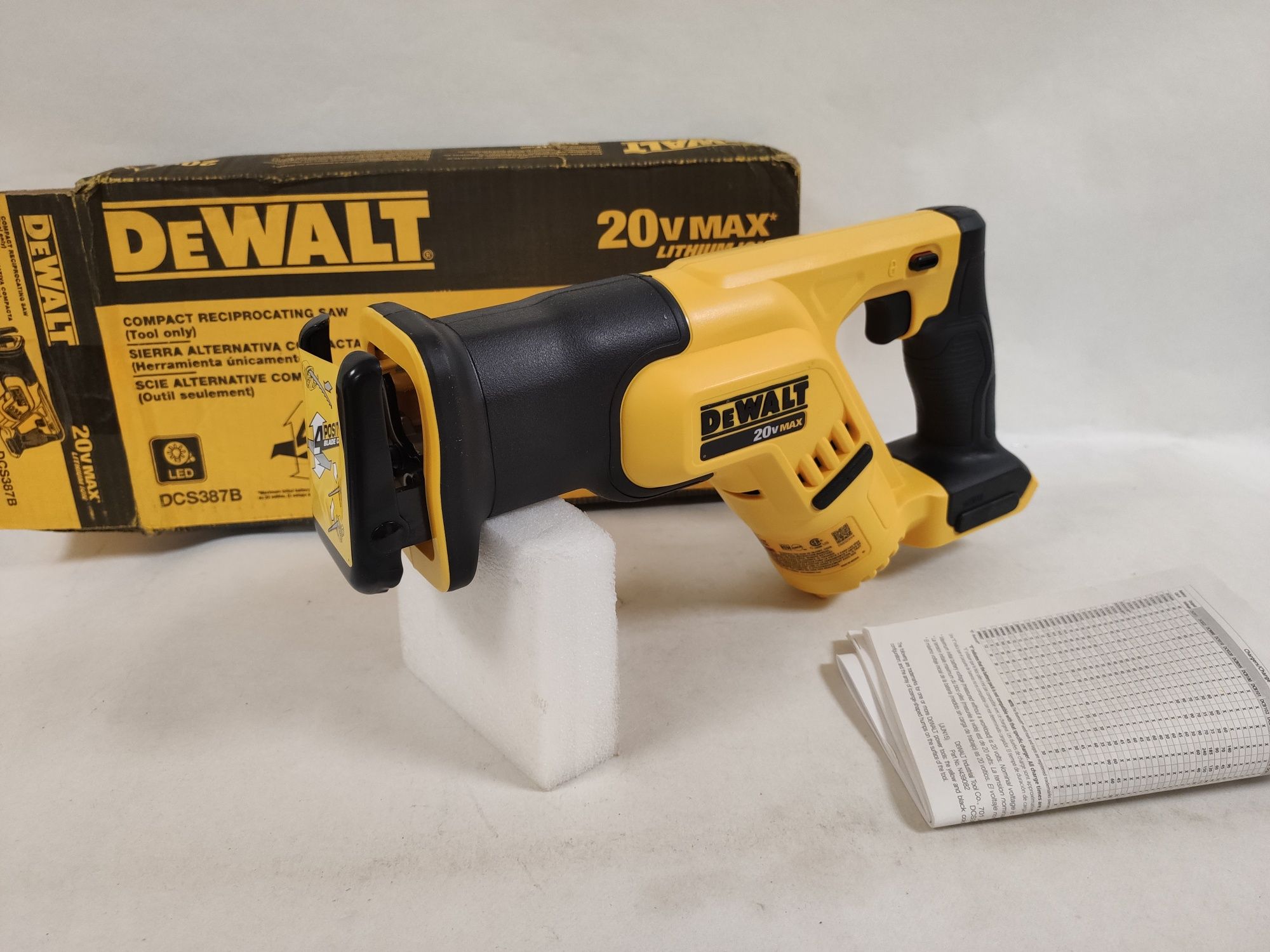 Оригінальна компактна шабельна пила DeWALT DCS387b XR20Vmax