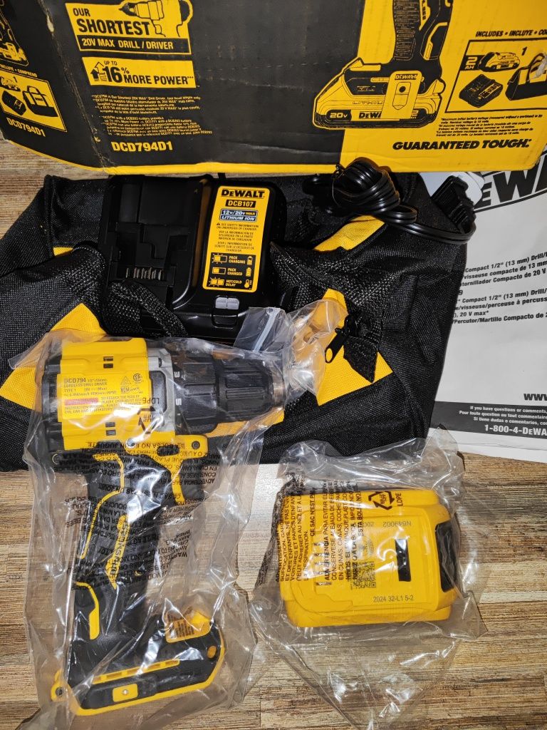 Безщітковий Дриль шуруповерт DEWALT DCD794D1