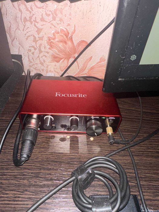 Focusrite scarlet solo gen3 2i2 идеал + коробка