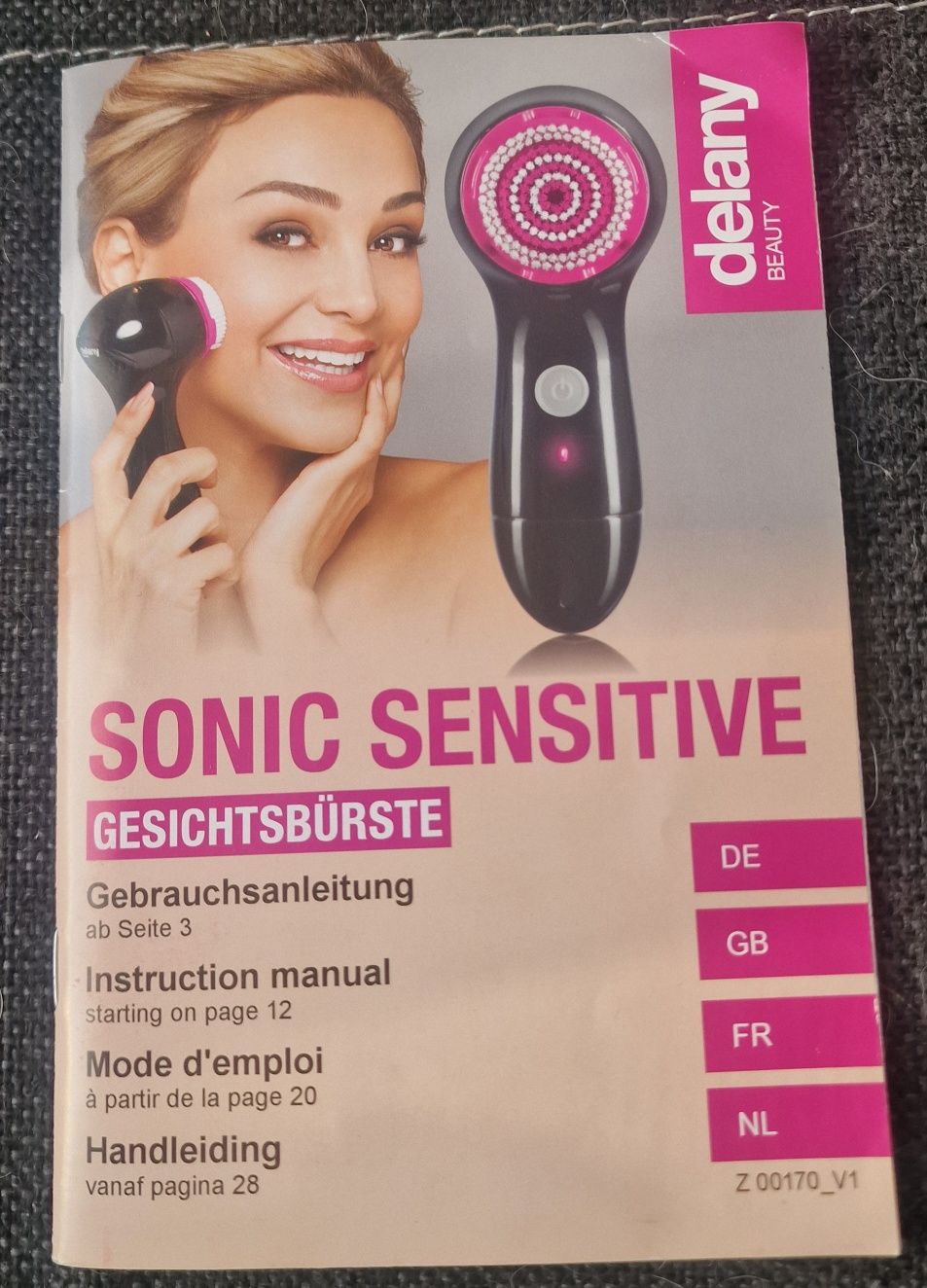 Soniczna szczoteczka do twarzy firmy Delany.