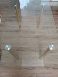 Szklany stół ze złotymi nogami złote nogi