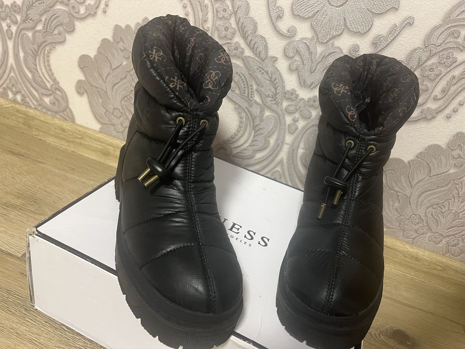 дутіки черевики guess нові