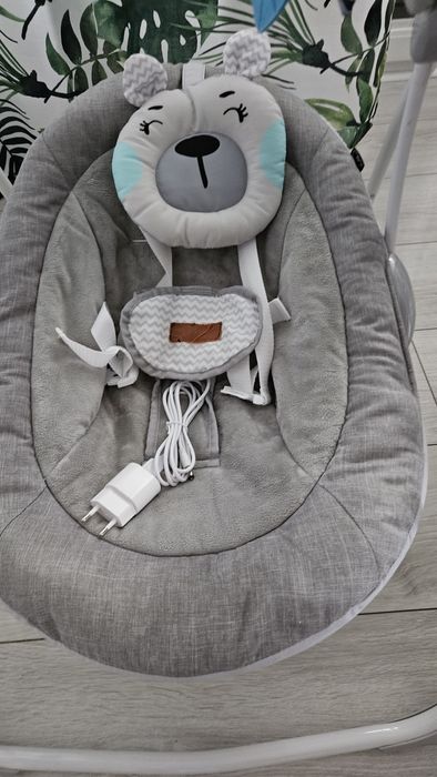 Leżaczek elektryczny bujaczek Momi