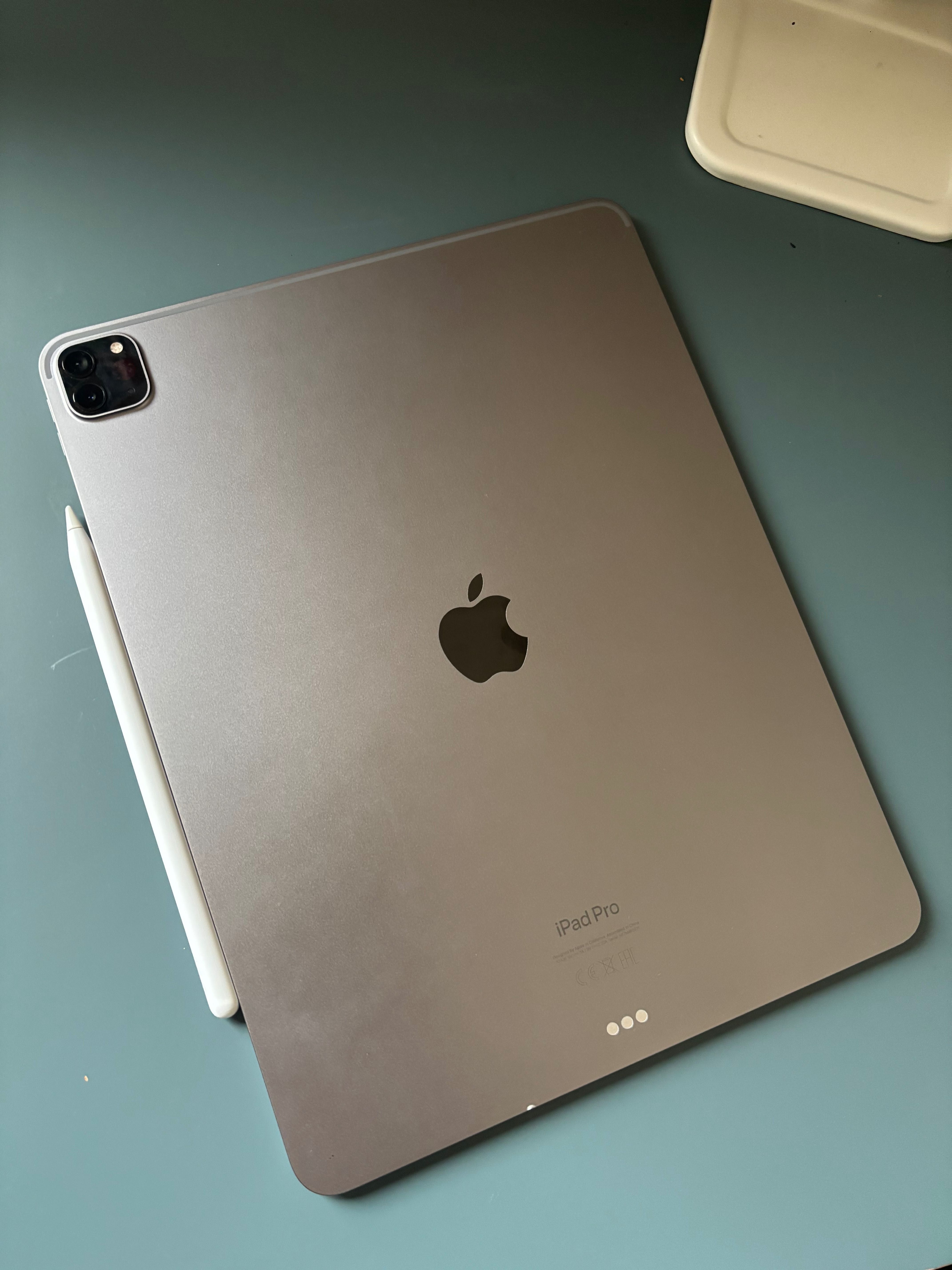 iPad Pro 12.9 M2 + Magic Keyboard + Pencil