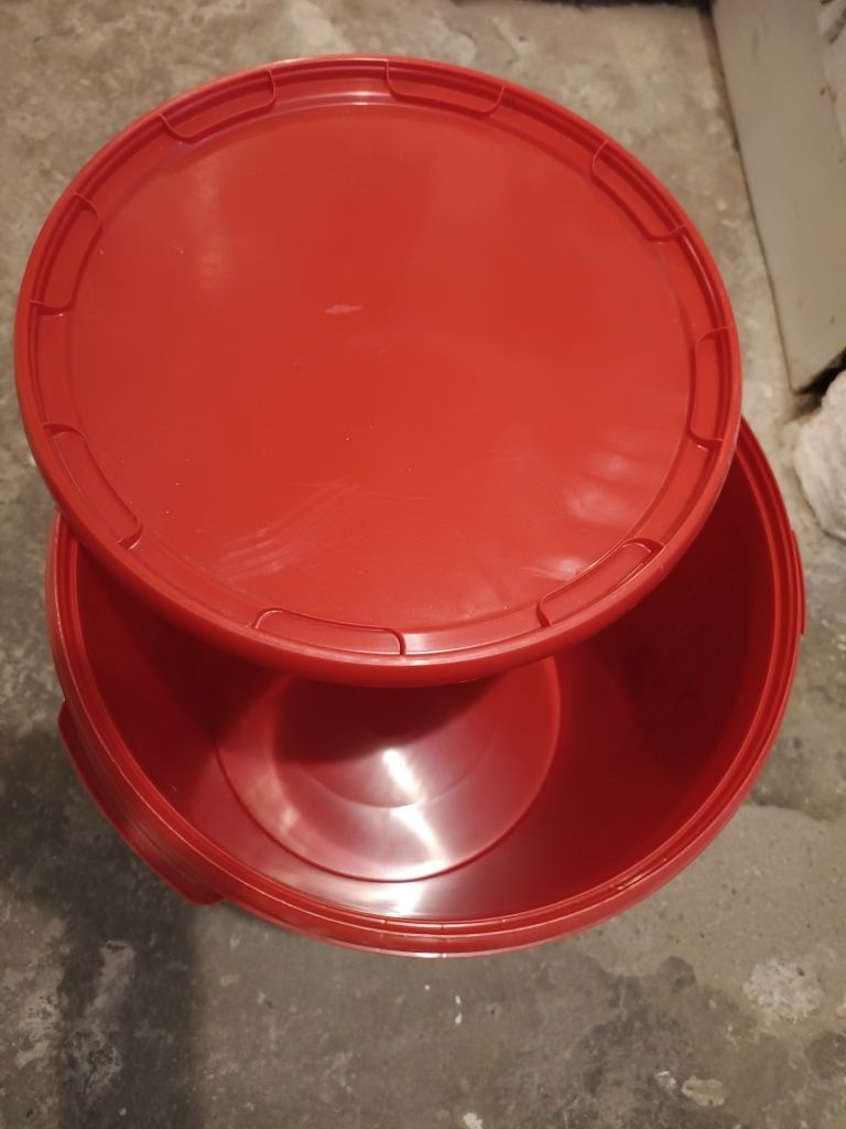 Pojemnik wiadro do karmy