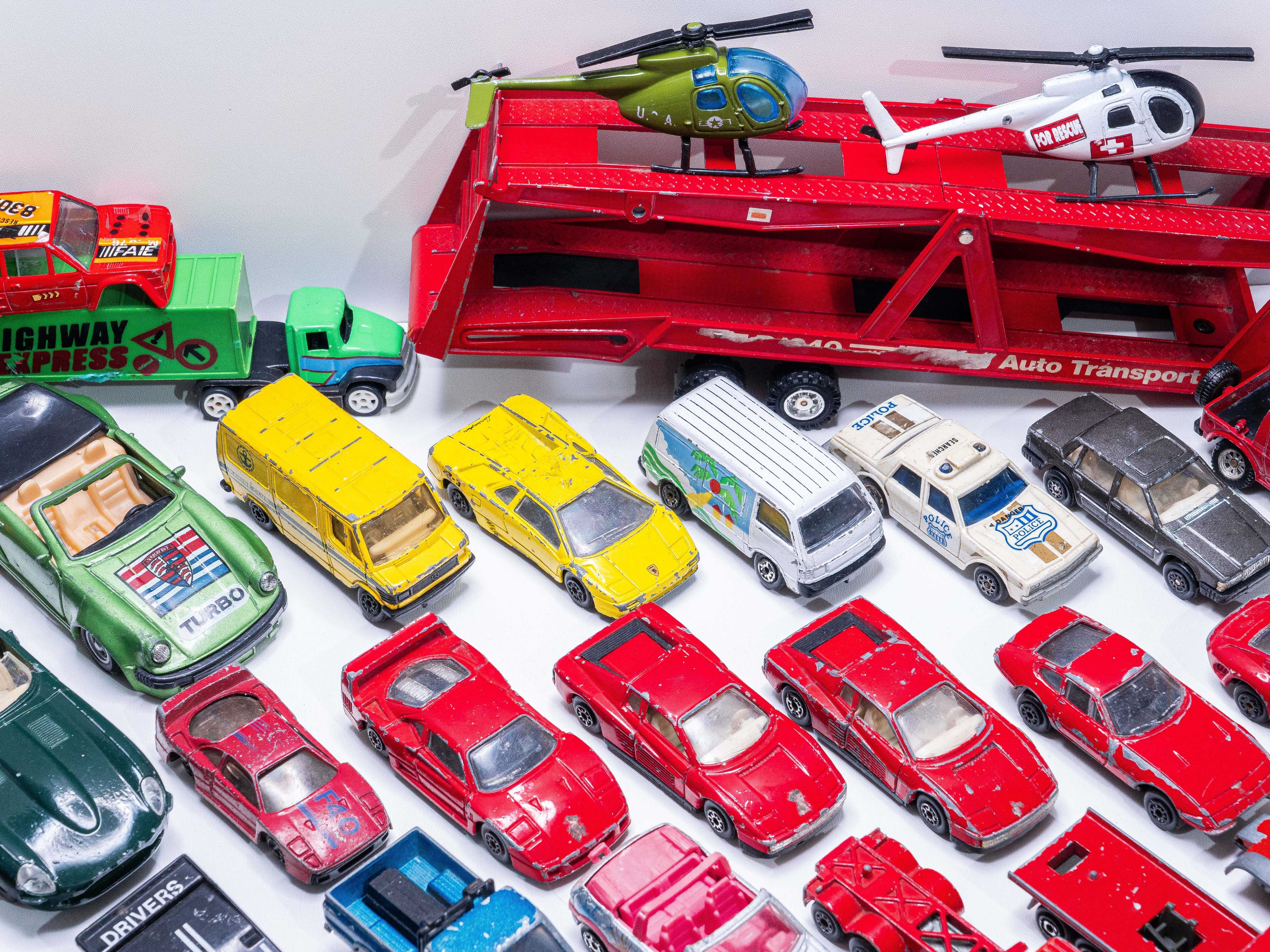Duży zestaw pojazdów Matchbox Majorette MC Toy Hot Wheels NOVACAR