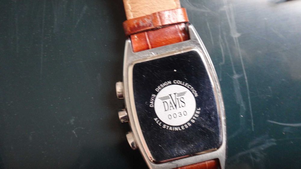 Relogio Davis , couro