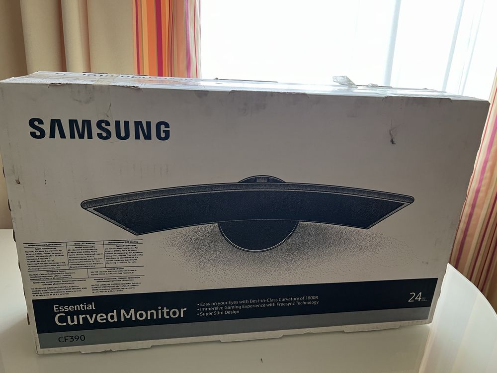 Монитор Samsung 24“ C24F390FHI