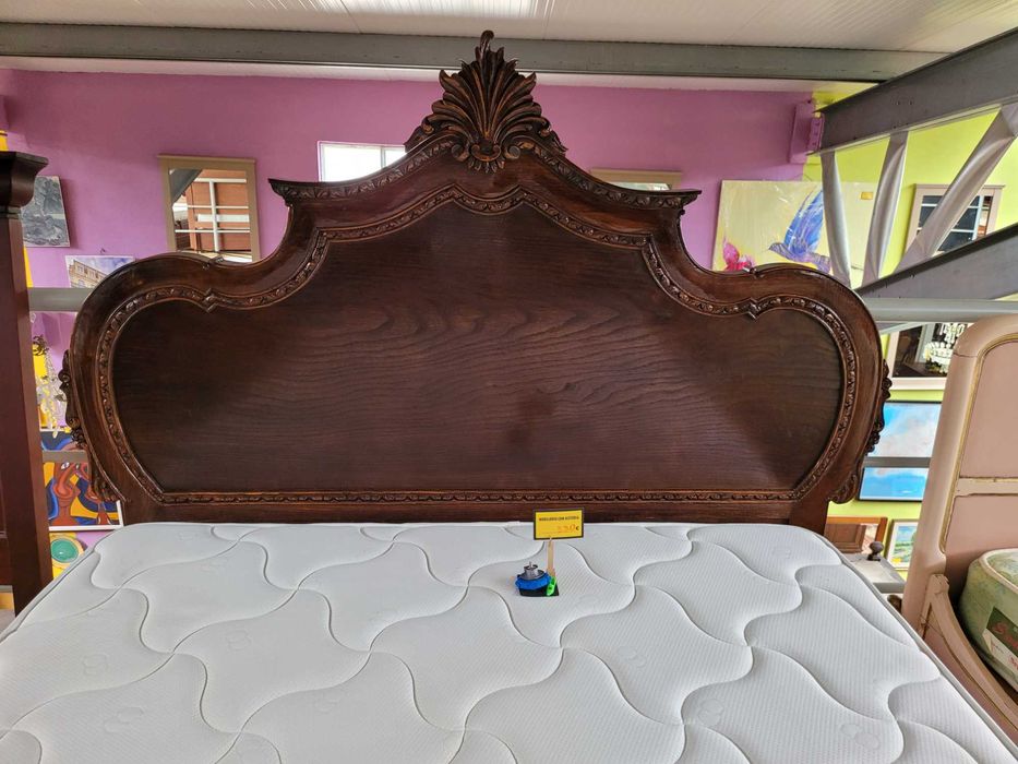 Cama antiga em muito bom estado com estrado e colchão