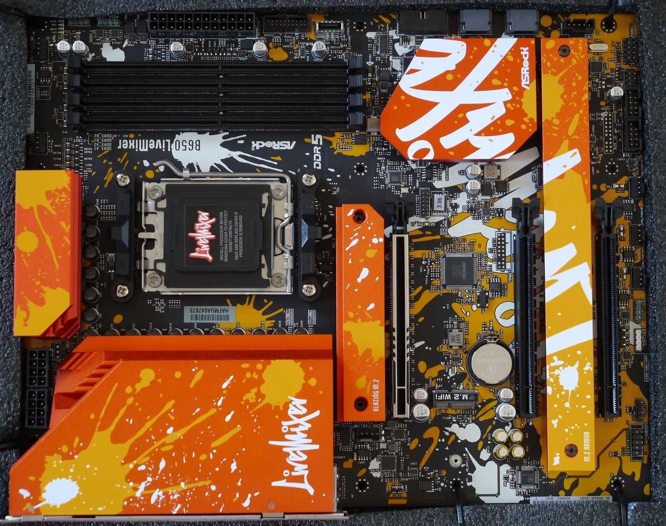 Материнська плата ASRock B650 LiveMixer