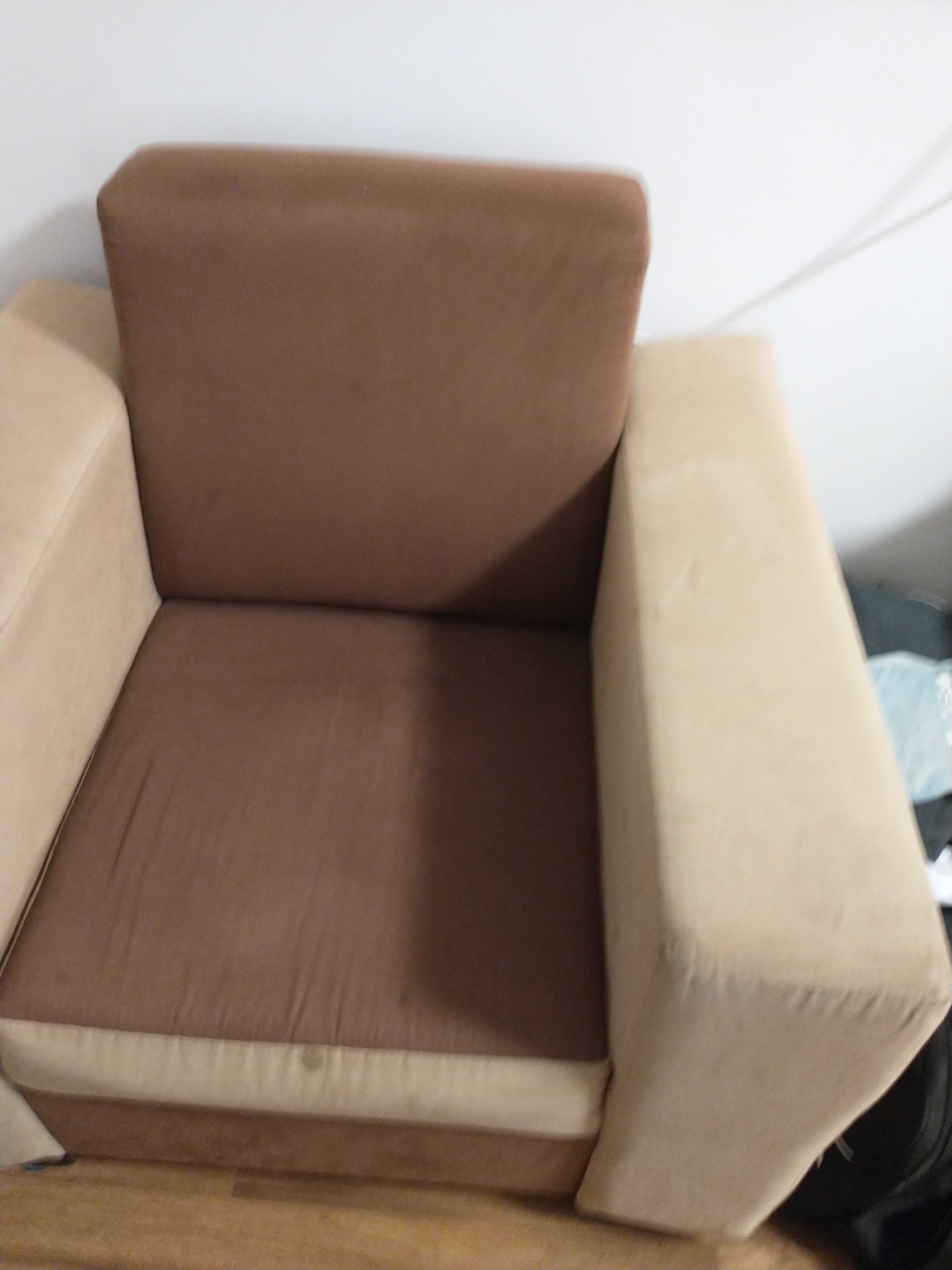 Fotel beżowo brązowy jak kwadrat stabilny