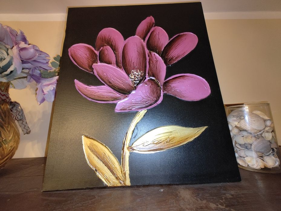 Kilka obrazów - farba na podkł. gruby wzór  i złote czy srebrne elem.