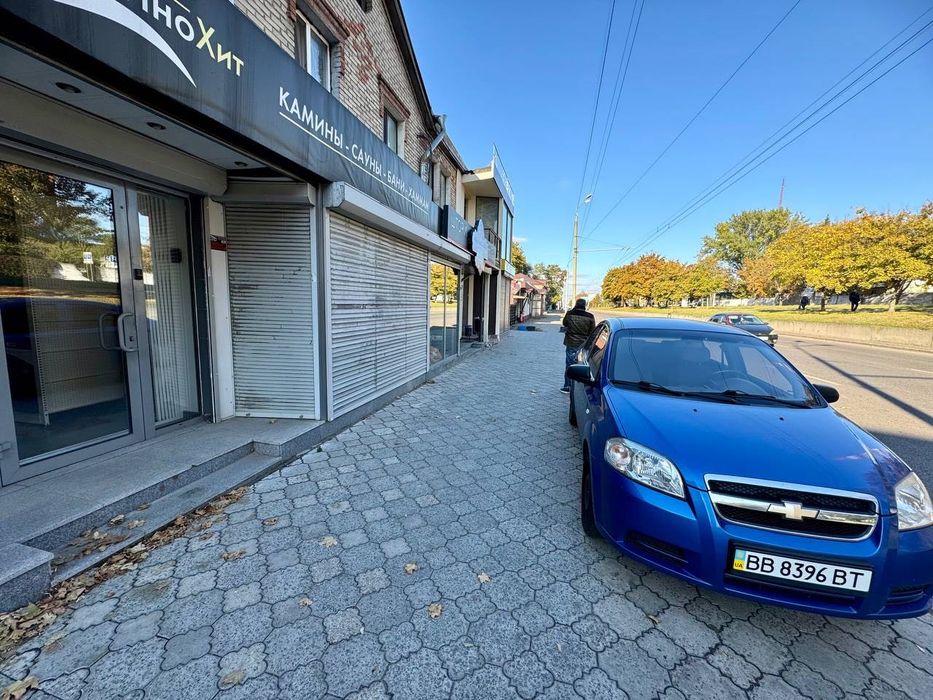 Сдам магазин на красной линии пр.Поля отдельный вход