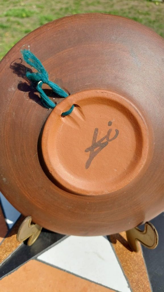 Stary ozdobny talerz ceramiczny , sygnowany