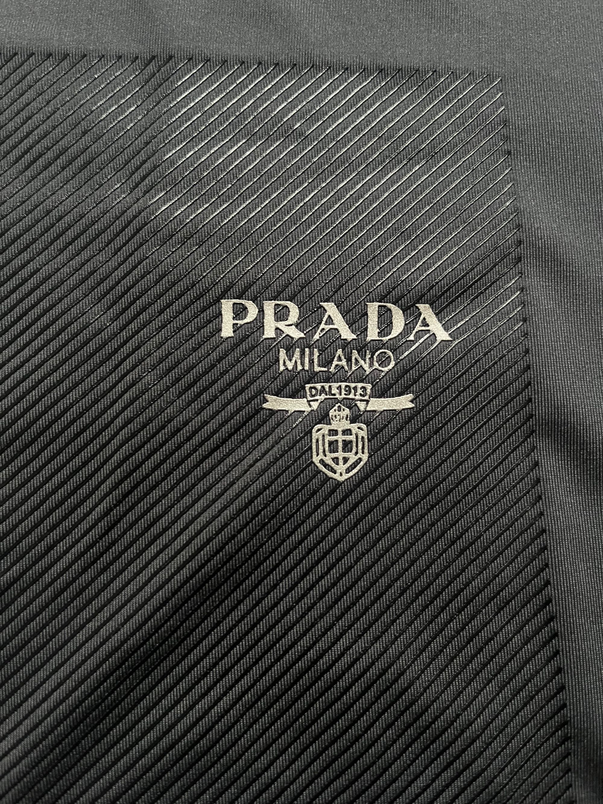 Koszulka Prada         .
