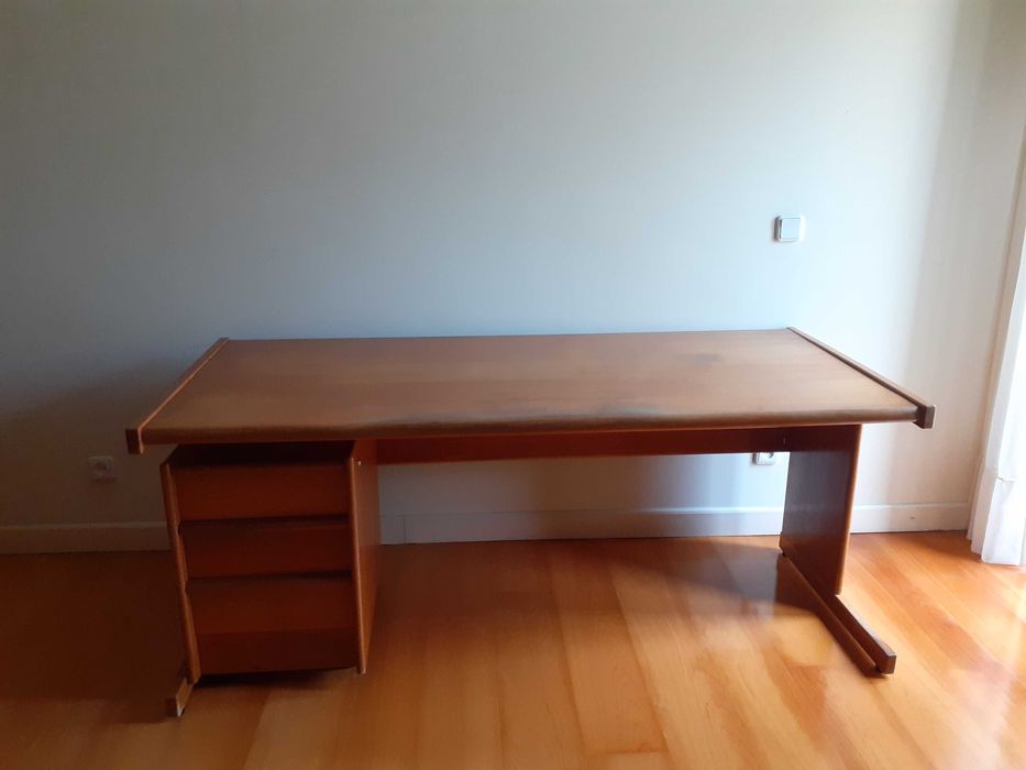 Estante + mesa de escritório + móvel de apoio (tudo madeira) - SALDOS