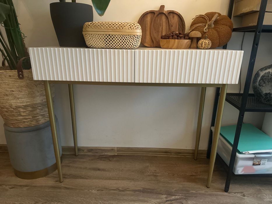 Konsola , toaletka biała ze złotymi dodatkami ( 3 sztuki )