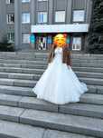 Блискуча весільна сукня
