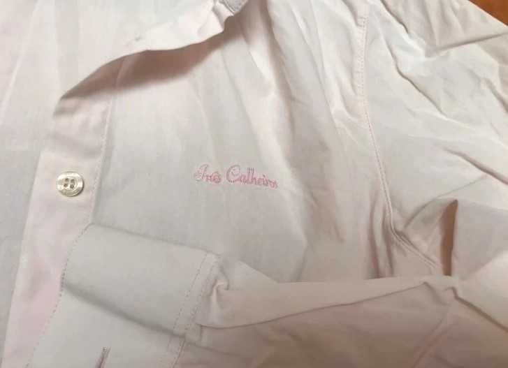 Camisa rosa claro da Inês Calheiros