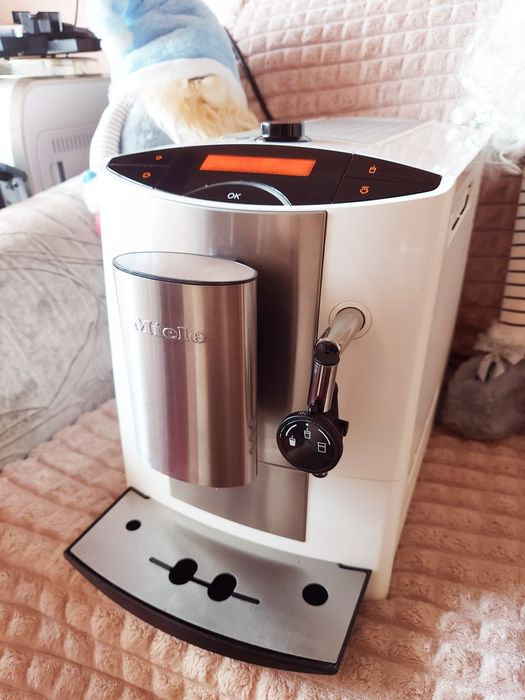 Кавомашина Miele CM5100 – Ідеальний смак кави у вас вдома!

Продаю на