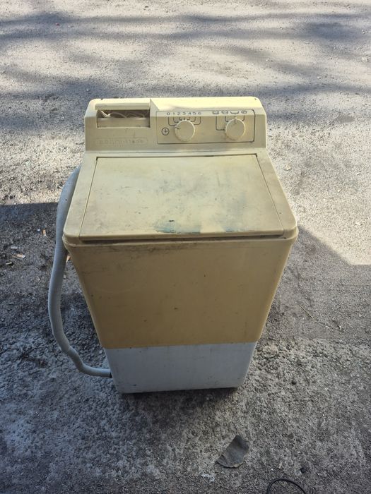 Стиральная машинка Волга 11 стирка+отжим+слив