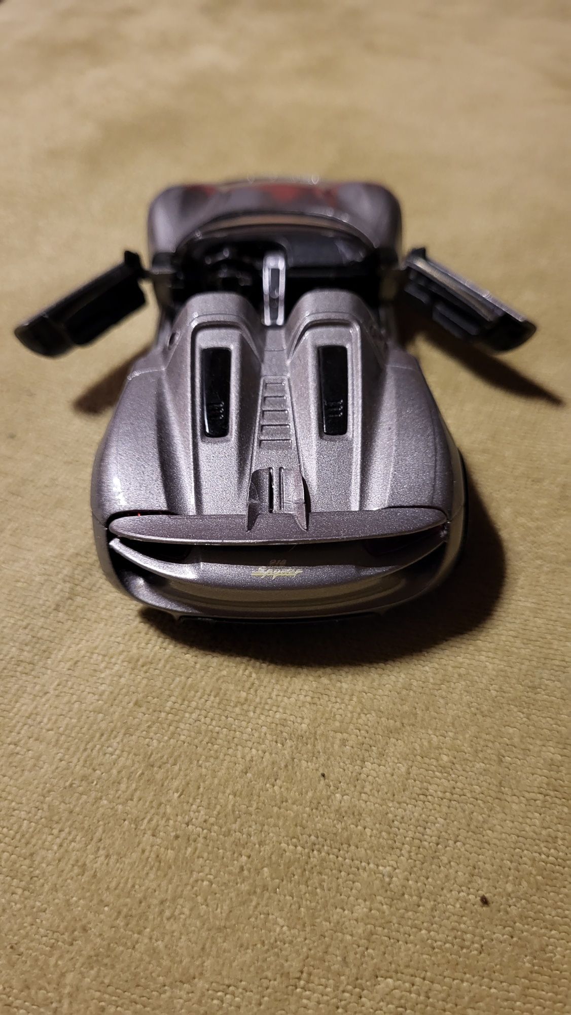 Model Welly Porsche 918 Spyder