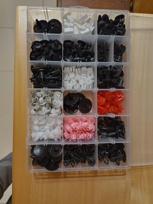 Набор клипс Тоета Лексус.