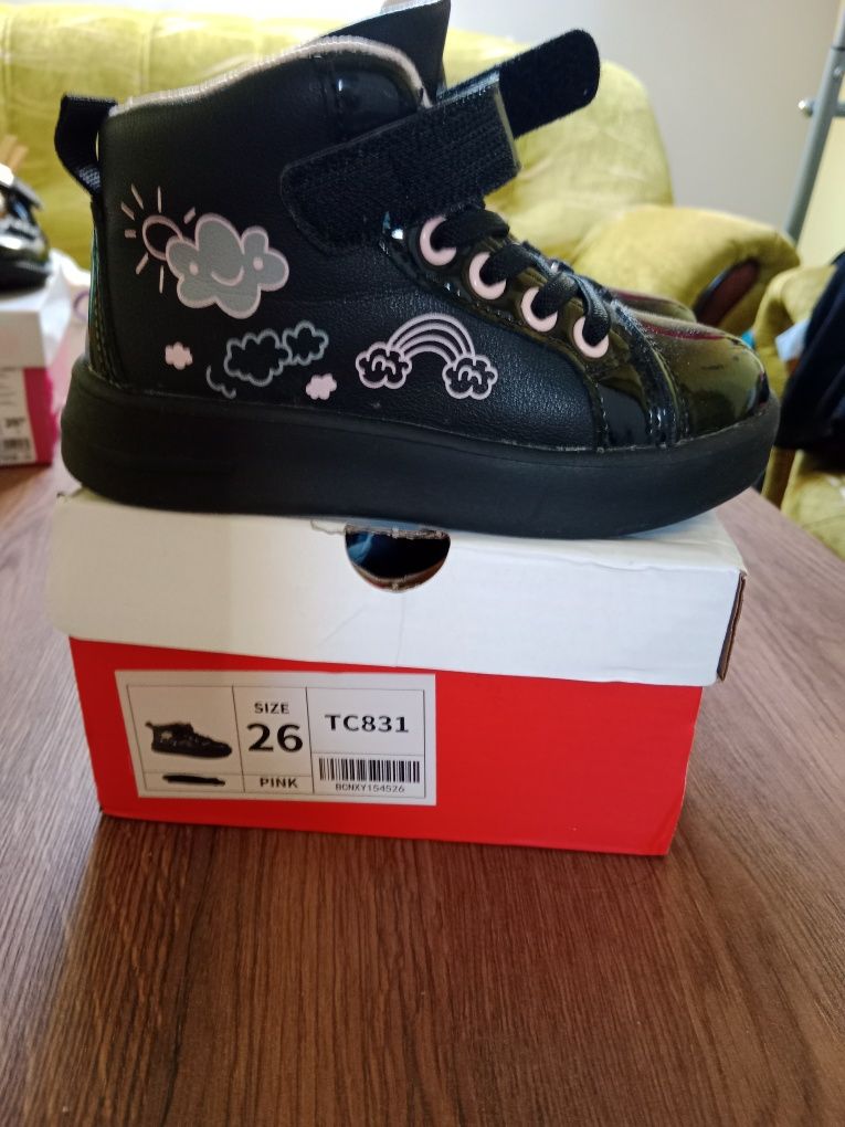 Sprzedam trzewiki /buty dla dziewczynk 26i
