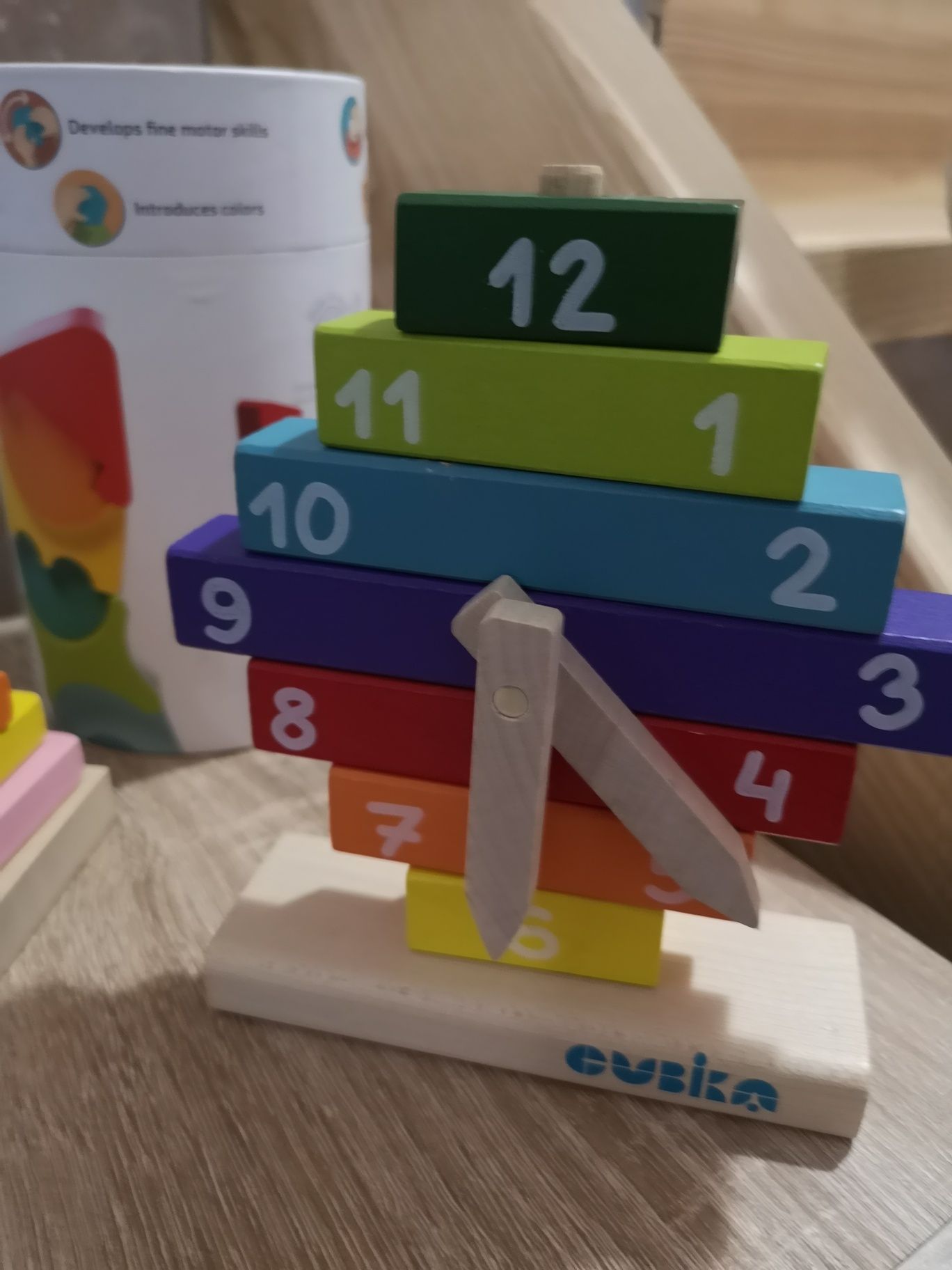 Zestaw drewnianych zabawek zegar, wieża cubika