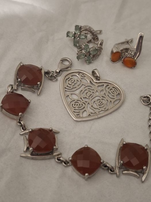 Продам серебро 925 с НАТУРАЛЬНЫМИ КАМНЯМИ.