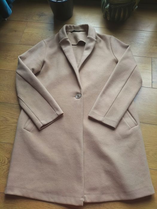 Damski płaszczyk camel r.M