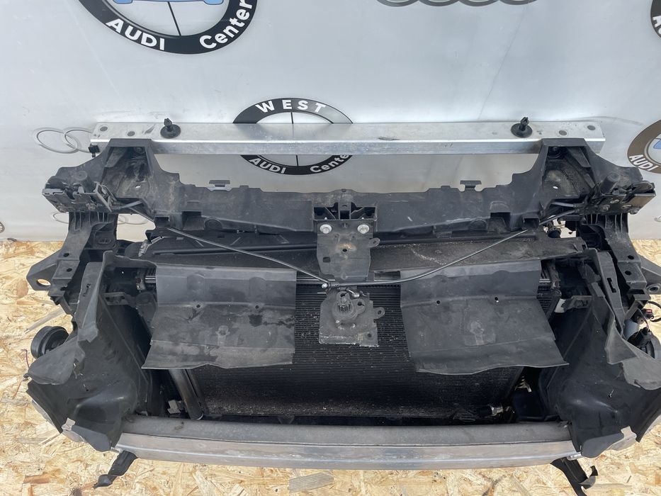 Телевізор в зборі з радіаторами 3.0 TFSI Audi Q8 4M8 Касета радіаторів