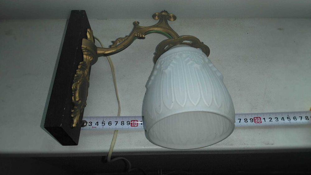 stary kinkiet z kloszem