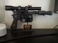 Star Wars - Han Solo Blaster - Réplica Original com suporte