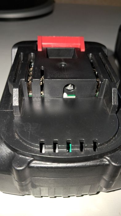 Акумулятор  21v 3ah в корпусі