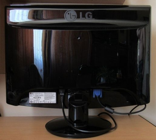 Монитор LG Flatron W2452V