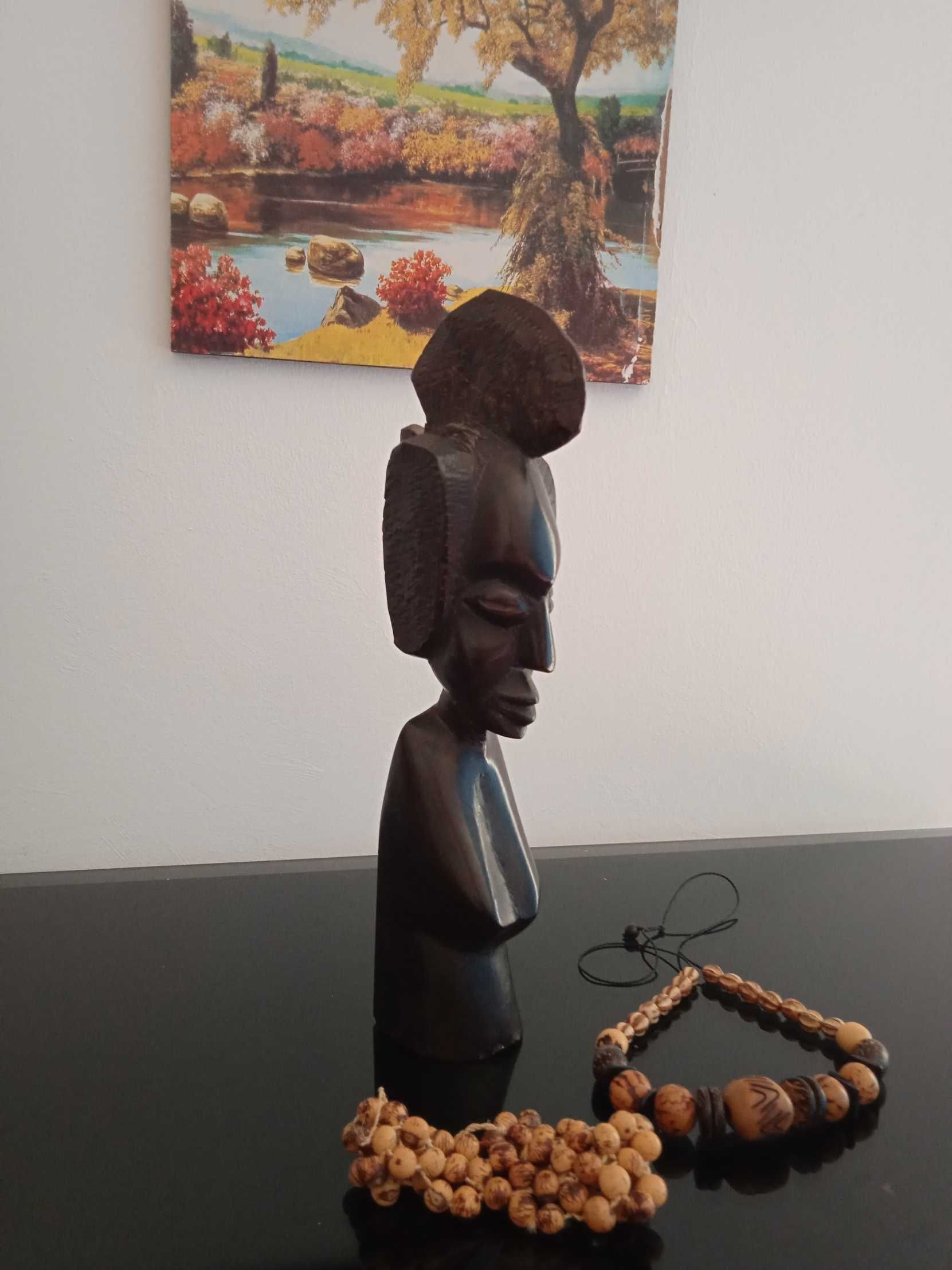 Estatueta africana original esculpida à mão em madeira maciça