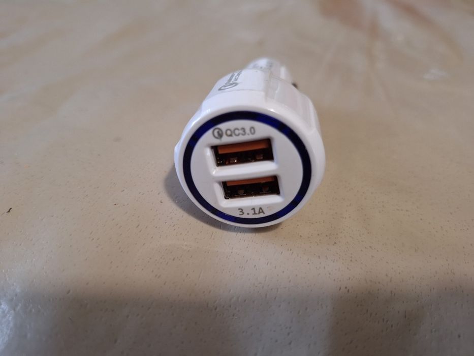 ładowarka samochodowa USB 5,1A biała