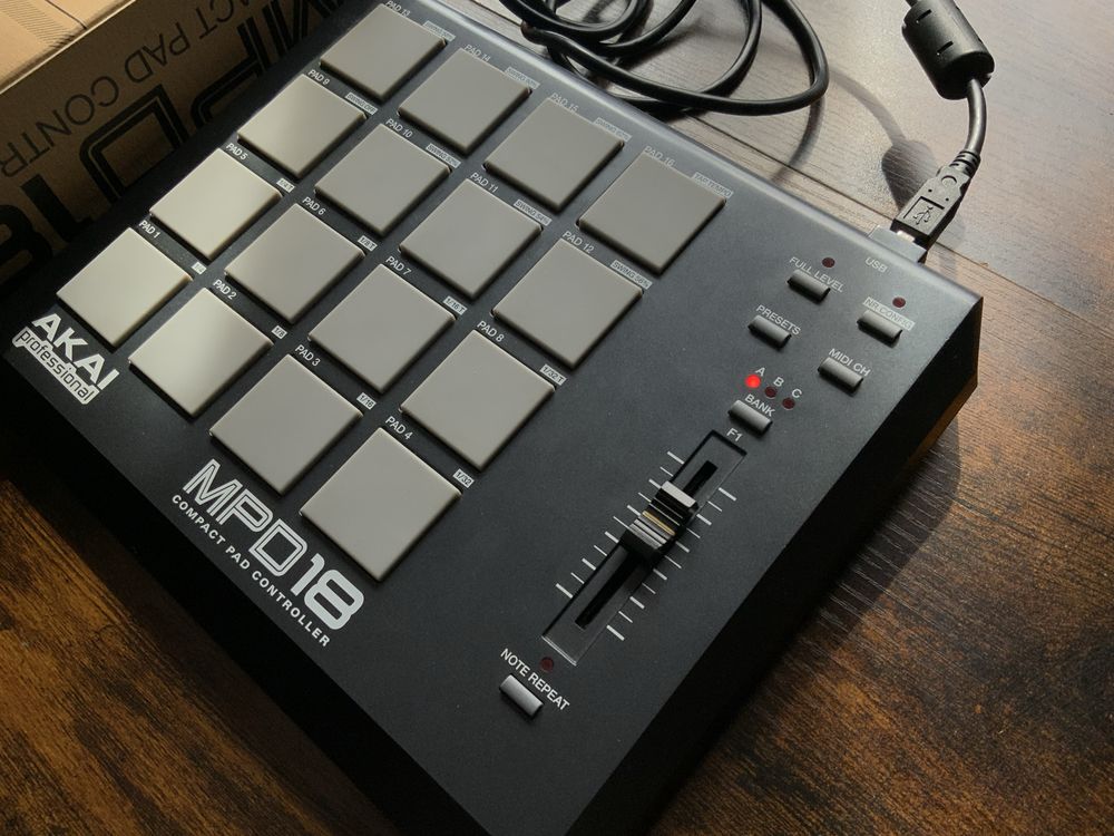 Kontroler midi  AKAI mpd18, sampler, mpd, stan bdb