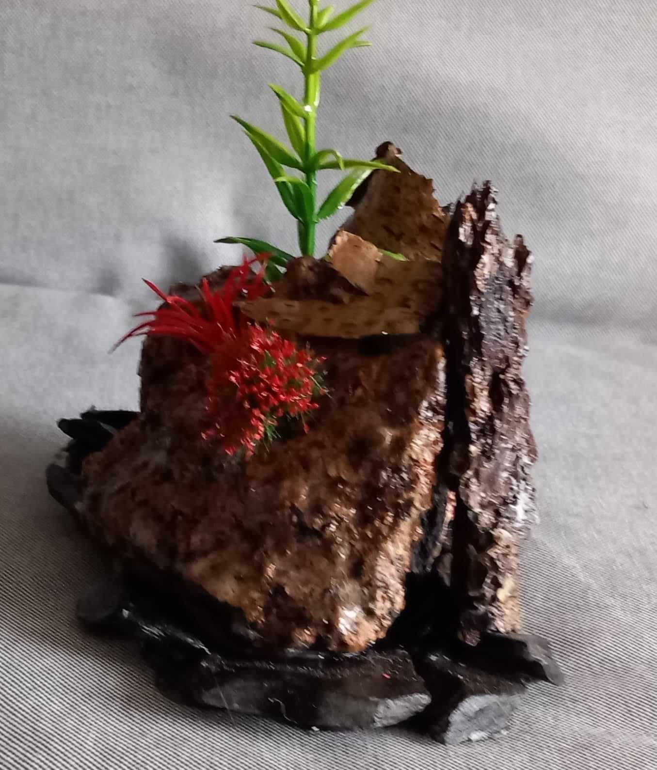 Ozdoba do akwarium - mały skalniak z brzozą