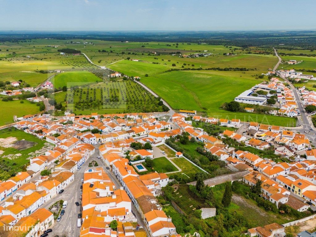 Dois Prédios para Reabilitar no Centro de Sousel - Uma Oportunidade...
