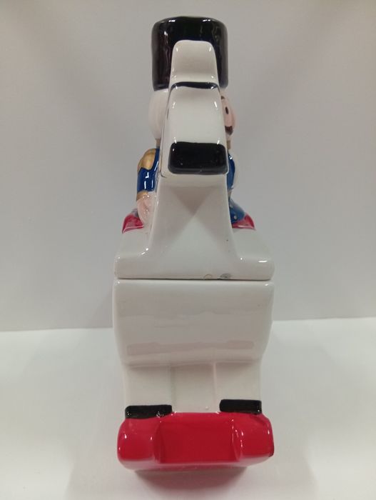 Bomboneira em porcelana