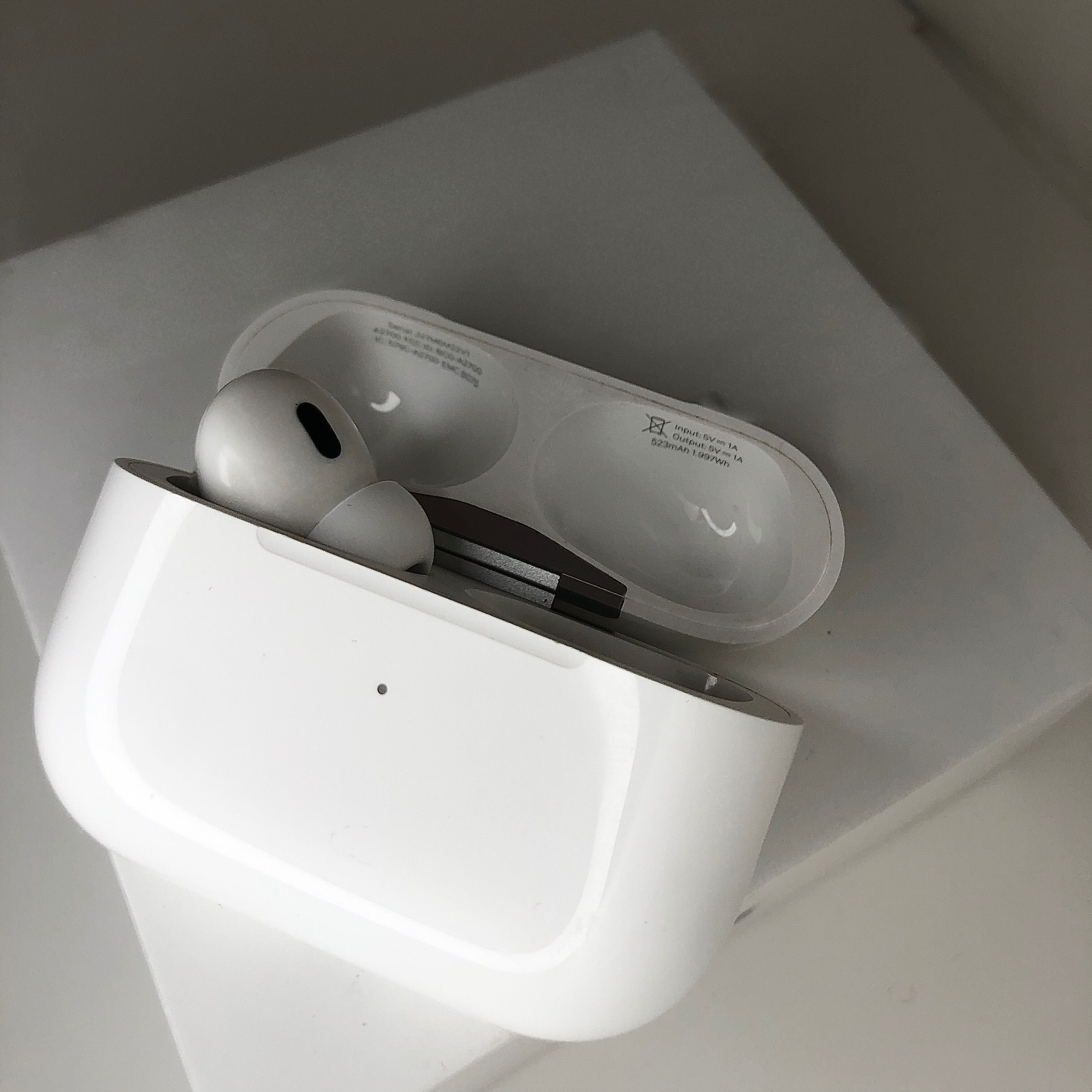 AirPods Pro 2 (Lightning)
Кейс AirPods 2 + 1 наушник (левый)