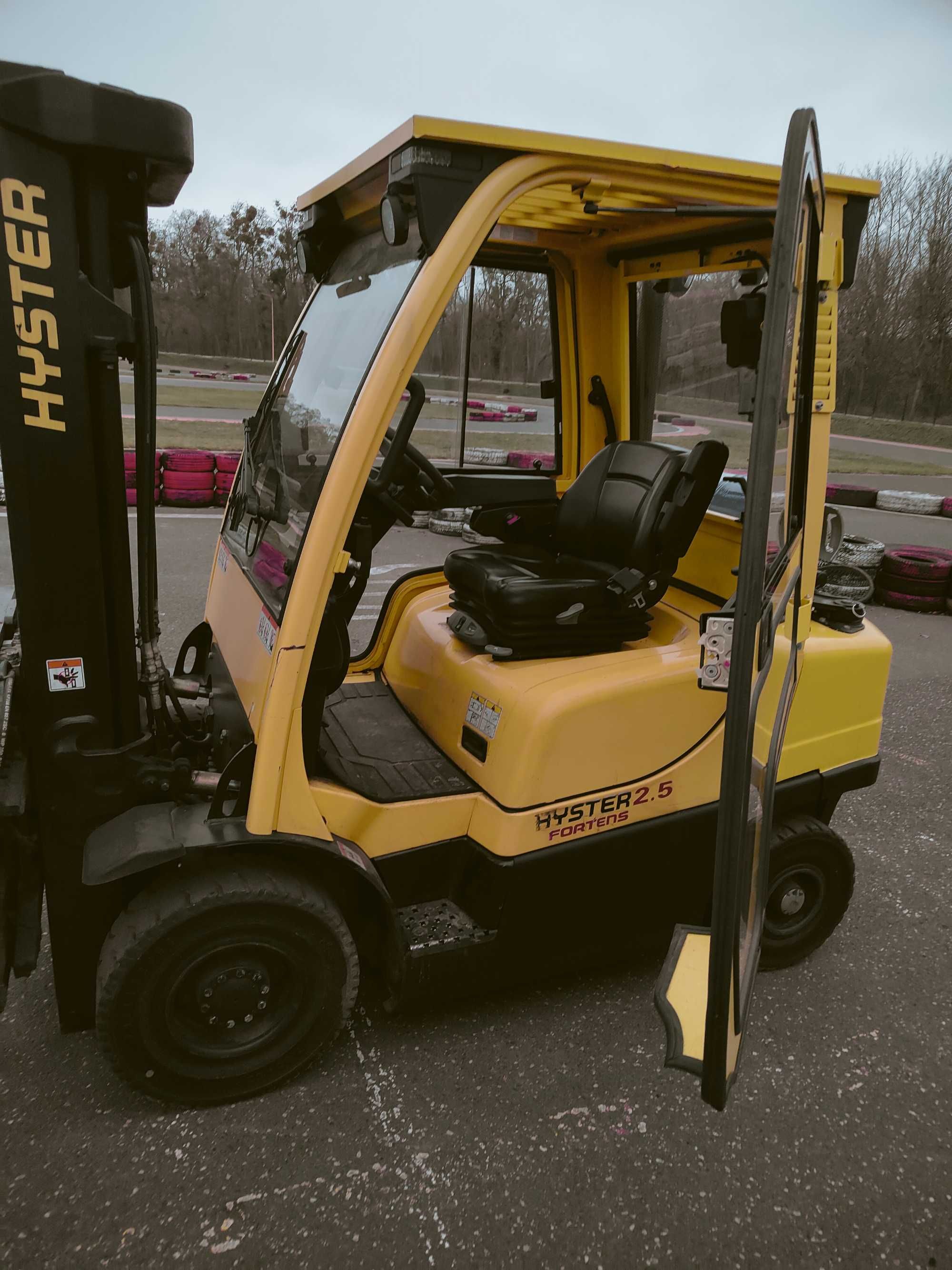 Hyster 2500kg triplex 2019r.