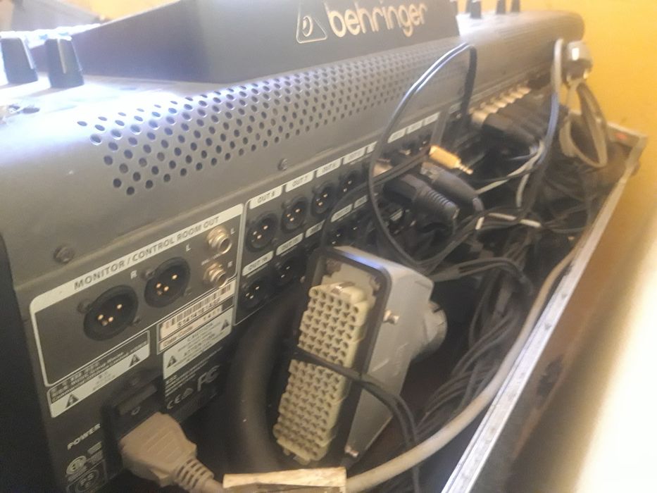 Behringer x 32 w całe stan bardzo dobry