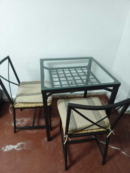 conjunto mesa e cadeiras