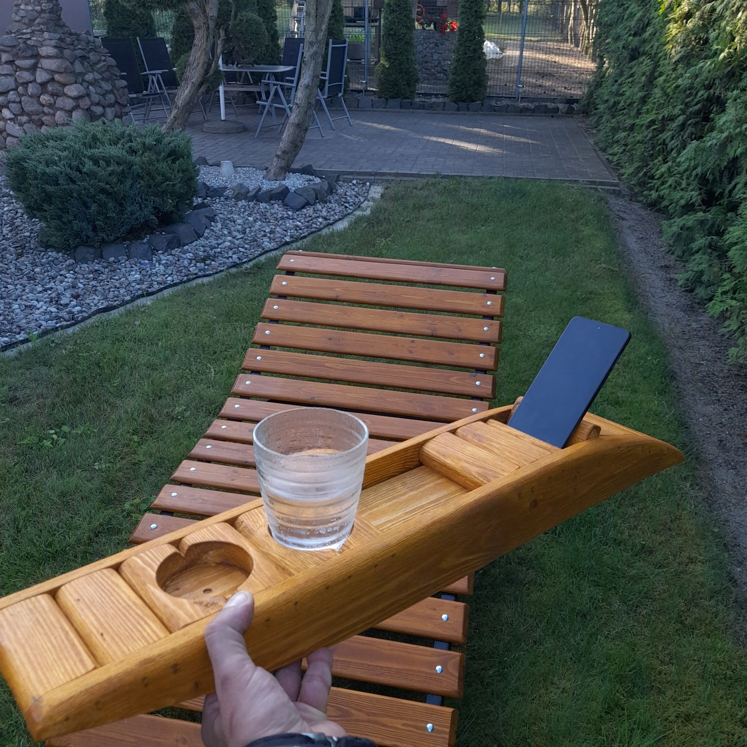 Leżak ogrodowy drewniany z podstawką na tel, napój..