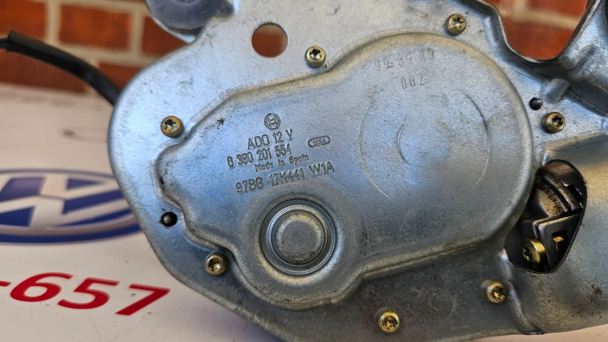 Ford Mondeo MK2 kombi  Silniczek wycieraczki klapy bagażnika z wycieraczką Silniczek wycieraczki tył z ramieniem 97BG17K441W1A