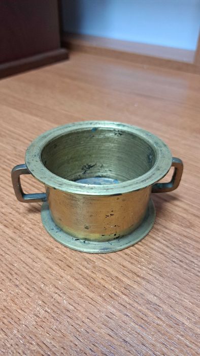 Mosiężny kielich / pojemnik z uchwytami – antyk, waga 320 g (257)